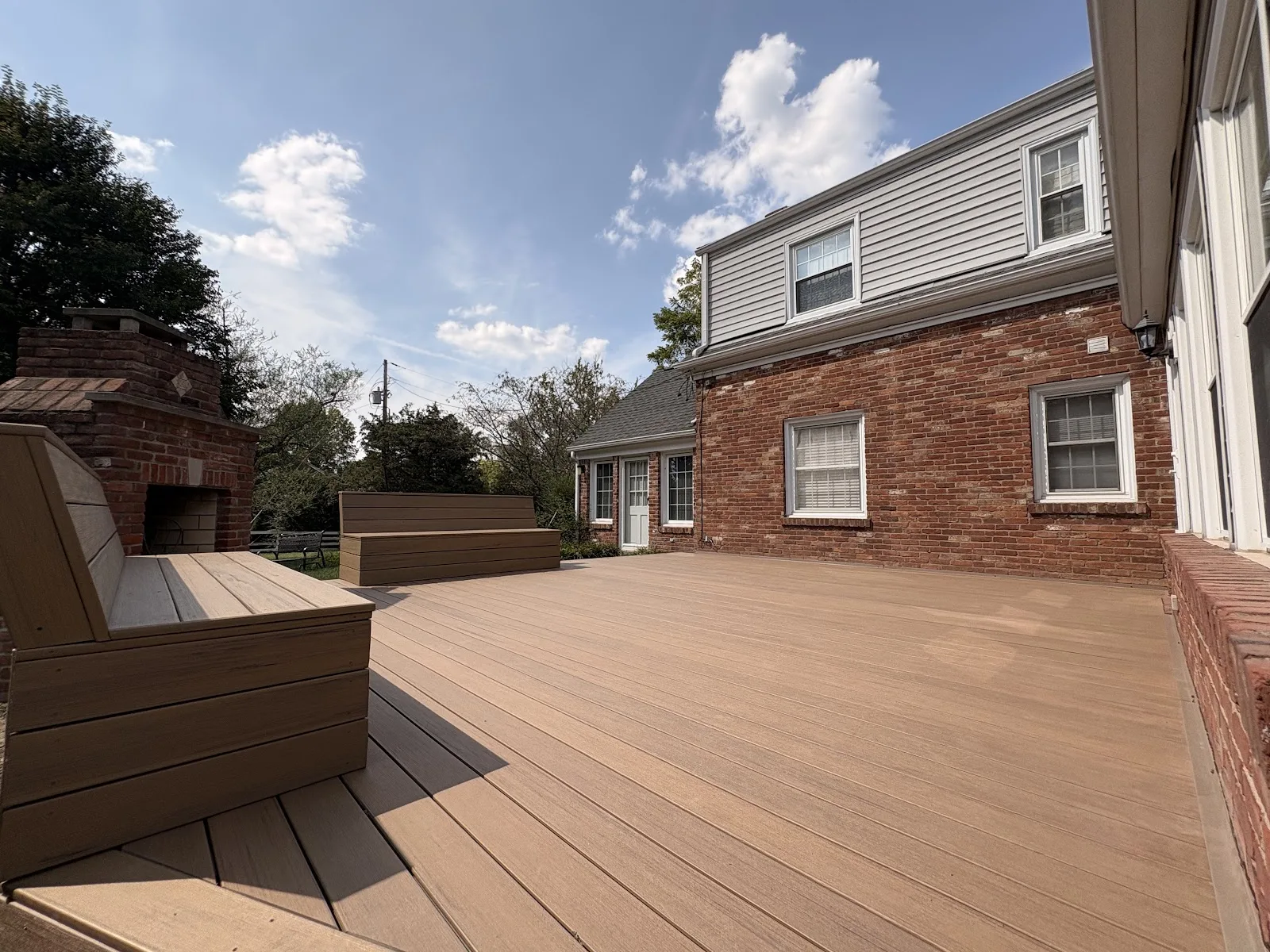 Spacious composite deck with custom benches in Crestwood KY